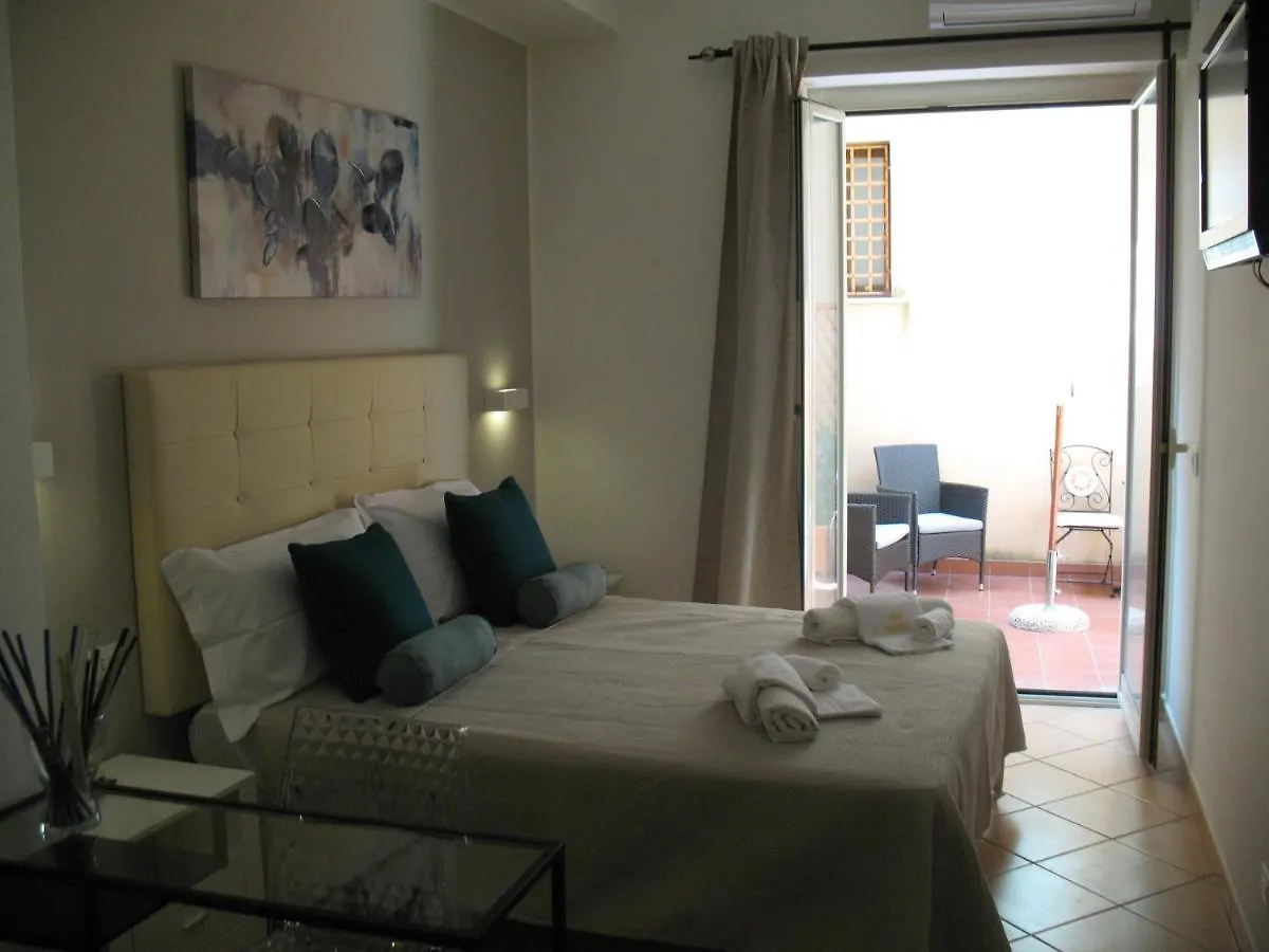 住宿加早餐酒店 Bed&Bed Tommaso Fazzello Only Rooms 陶尔米纳