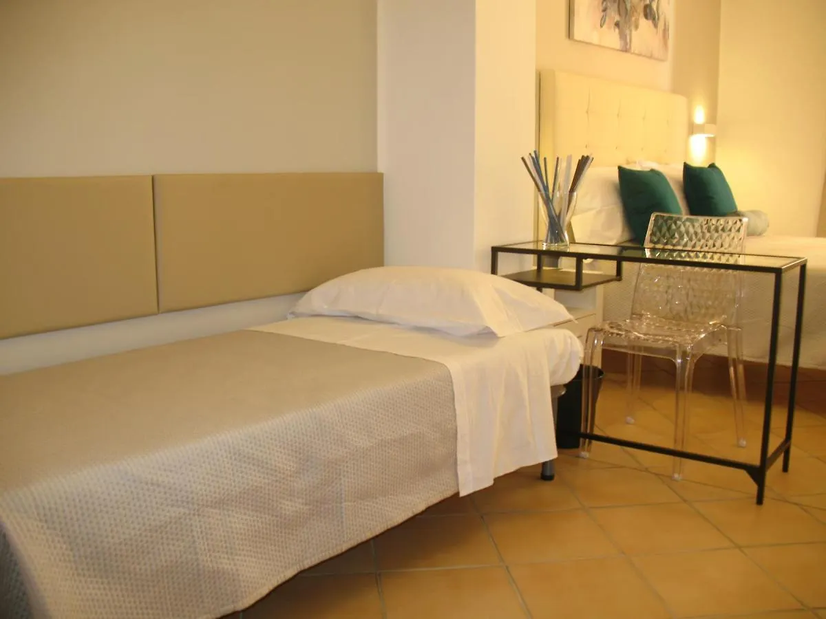 Bed&Bed Tommaso Fazzello Only Rooms 陶尔米纳 住宿加早餐酒店