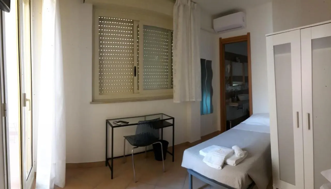 Bed&Bed Tommaso Fazzello Only Rooms 陶尔米纳 住宿加早餐酒店